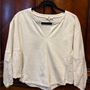 NEW! Entro Cream V-Neck Eyelet Sleeve Pullover Tunic size medium